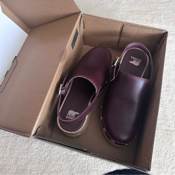 Sorel Burgundy Leather Slingback Clogs with Tan Lug Sole - Picture 5 of 6